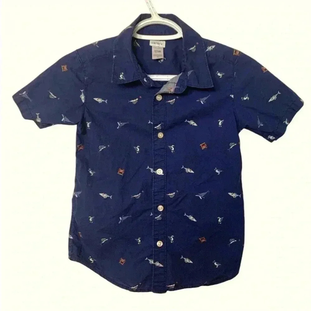 Carter’s button up, short sleeve shirt with beach vibe size 7